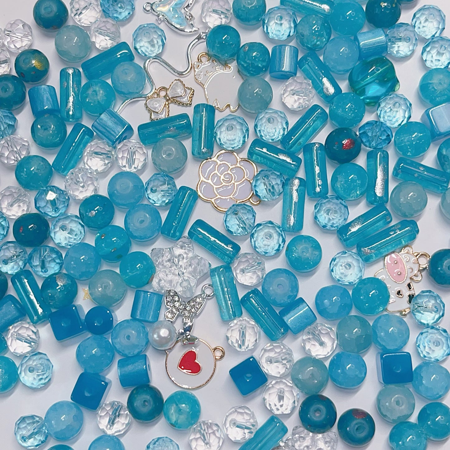 【BZ 178】孔雀姫ー高品質ガラスビーズ&レジンビーズ&スターライトビーズ&メタル