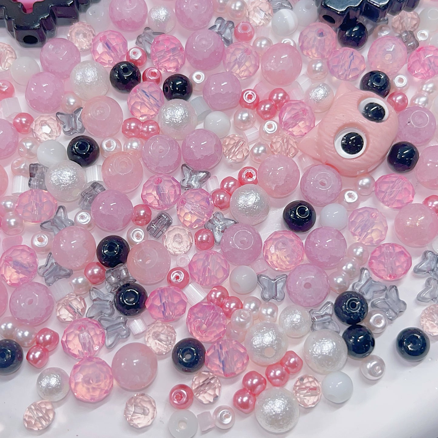 【BZ 229】ピンクにゃんこー高品質ガラスビーズ&キャツアイ&スターライトビーズ&レジンビーズ