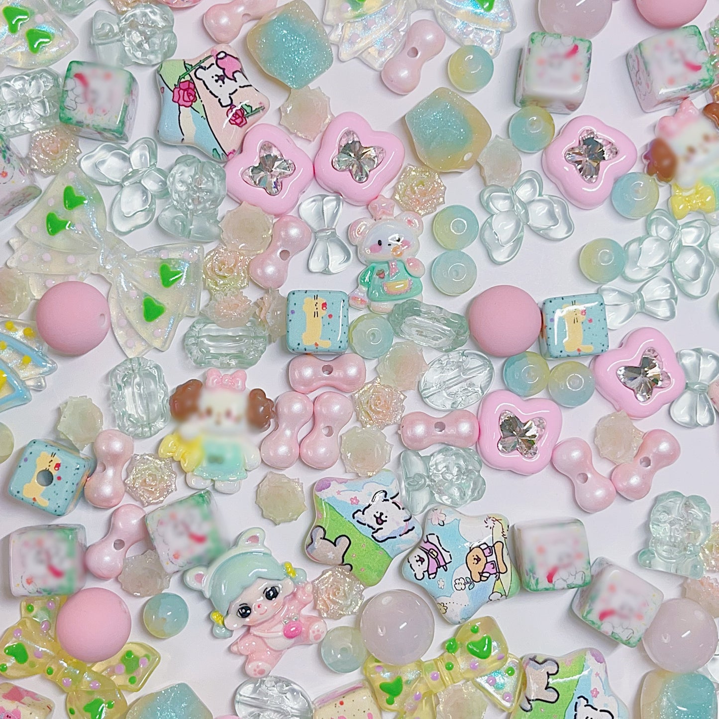 【BZ 355】ピクニックの一日ー高品質アクリルビーズ&イラストビーズ&キラキラストーンビーズ&カラーチェンジビーズ&柔らかい素材フラワー(夜光、カラーチェンジ)(プレゼント付き)