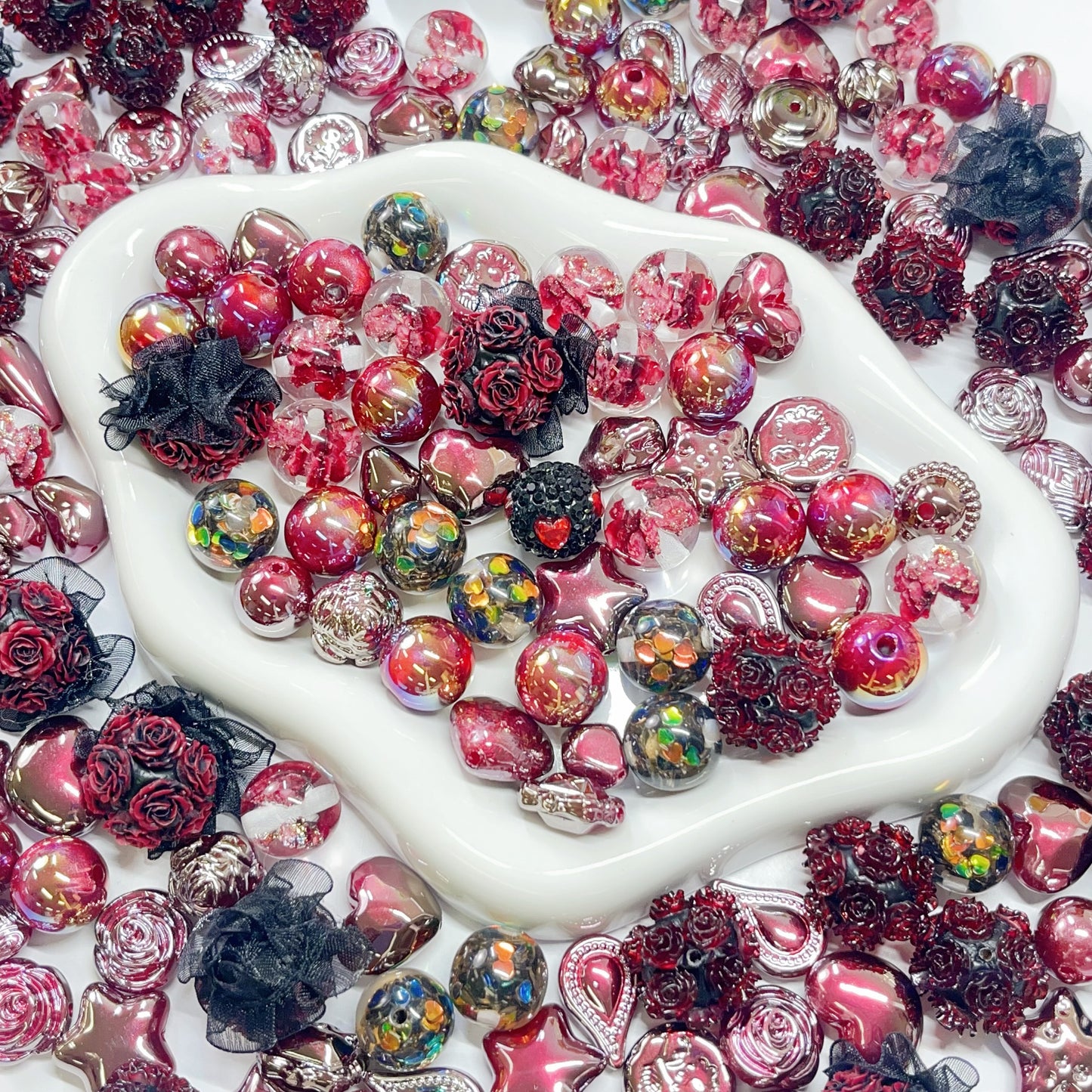 【BZ 767】情熱の薔薇ー高品質夜光樹脂ビーズ 夜光ブーケビーズ 光学メッキ加工バロック風アクリルビーズ ホログラム入り樹脂ビーズ ビジュービーズーNEW