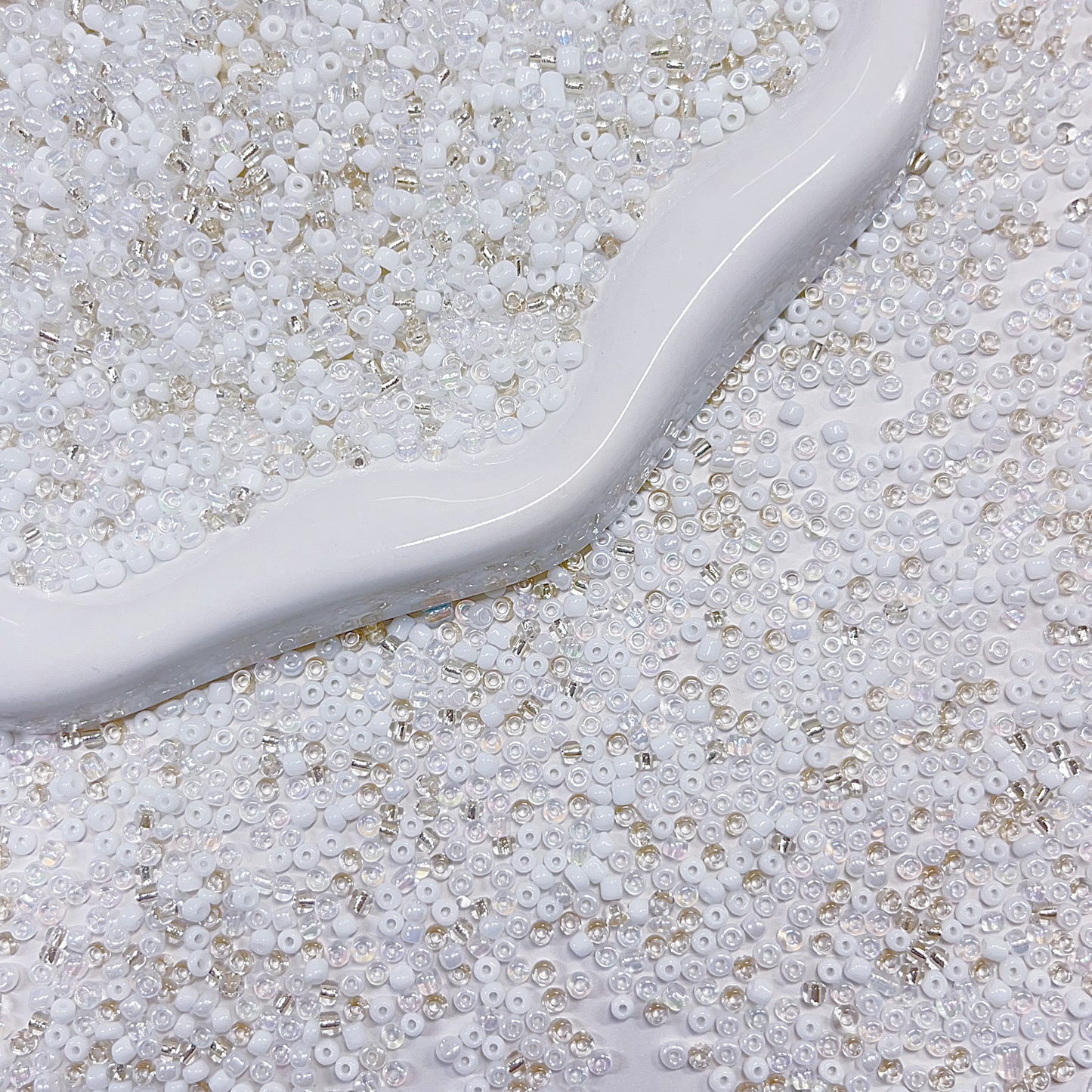 【BZ 1037】ホワイトちびー高品質ガラスビーズ ちびビーズ 飾り用 万能ビーズ 3mm-NEW