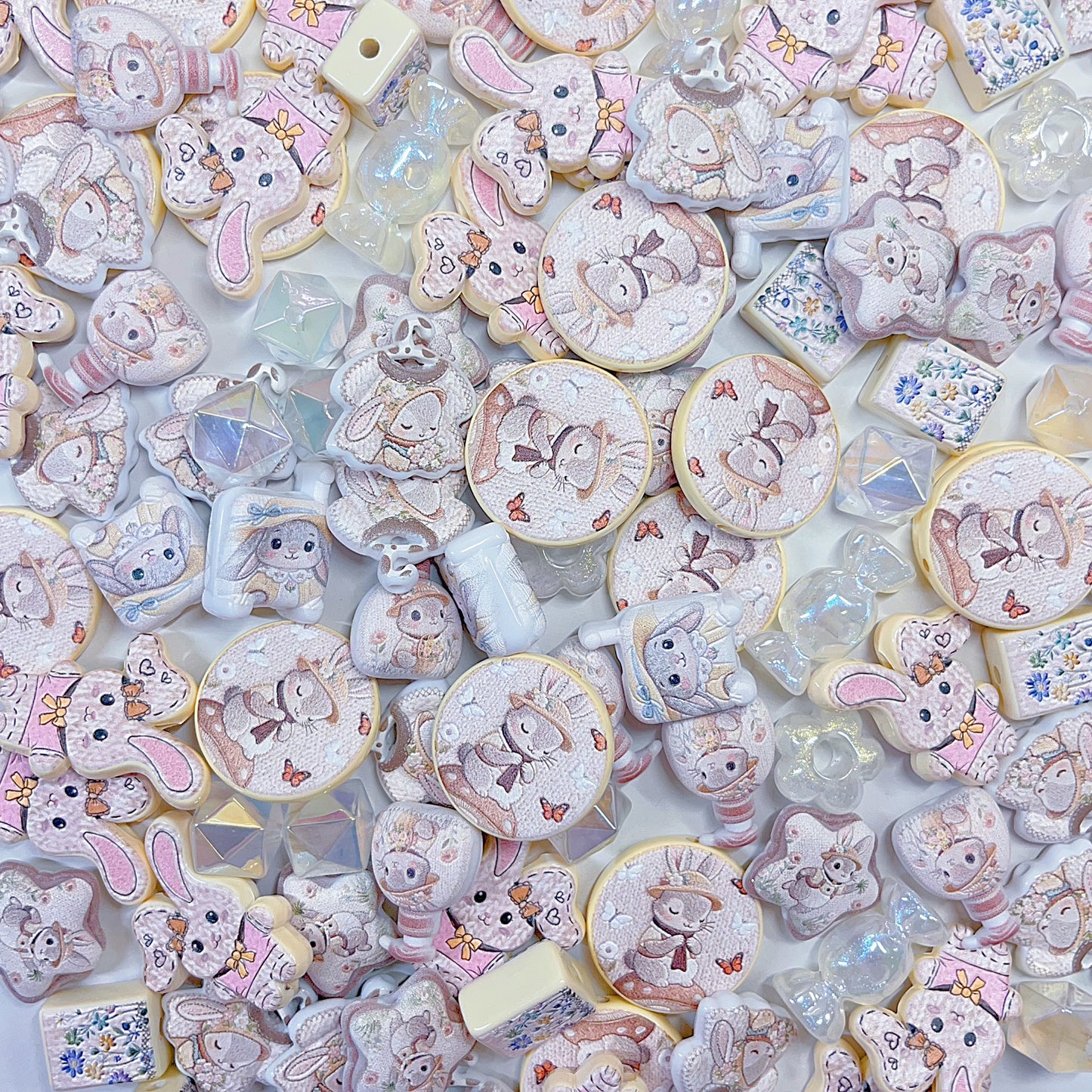 【特別奉仕品】うさぎちゃんー刺繍デザイン レリーフ加工ビーズーNEW