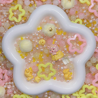【BZ 146】幸せのぶーちゃんー高品質ガラスビーズ&アクリルビーズ&スターライトビーズ&レジンビーズ&ふわふわチャーム