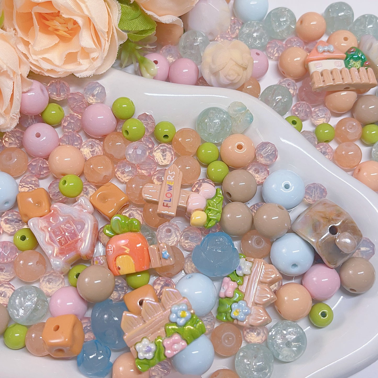 【BZ 290】夢の町ー高品質ガラスビーズ&アクリルビーズ&レジンビーズ（一部カラーチェンジ、一部夜光）