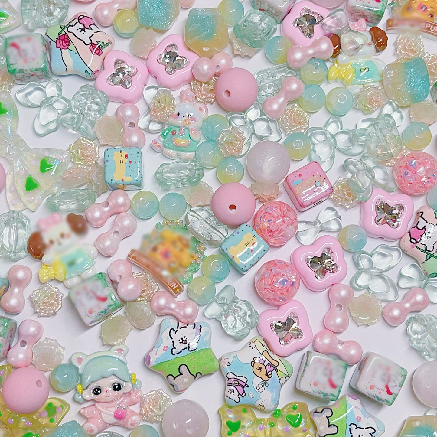 【BZ 355】ピクニックの一日ー高品質アクリルビーズ&イラストビーズ&キラキラストーンビーズ&カラーチェンジビーズ&柔らかい素材フラワー（夜光、カラーチェンジ）（プレゼント付き）