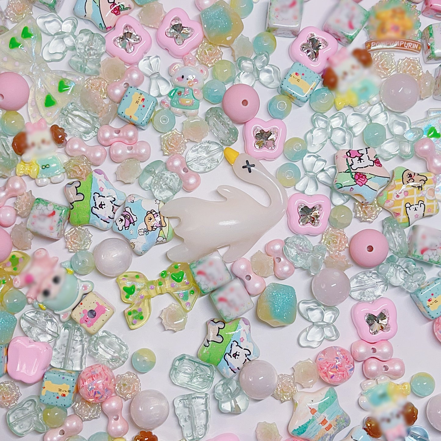 【BZ 355】ピクニックの一日ー高品質アクリルビーズ&イラストビーズ&キラキラストーンビーズ&カラーチェンジビーズ&柔らかい素材フラワー（夜光、カラーチェンジ）（プレゼント付き）