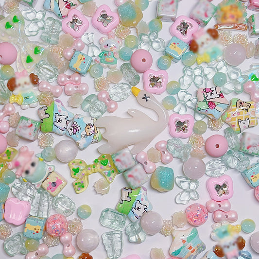 【BZ 355】ピクニックの一日ー高品質アクリルビーズ&イラストビーズ&キラキラストーンビーズ&カラーチェンジビーズ&柔らかい素材フラワー（夜光、カラーチェンジ）（プレゼント付き）