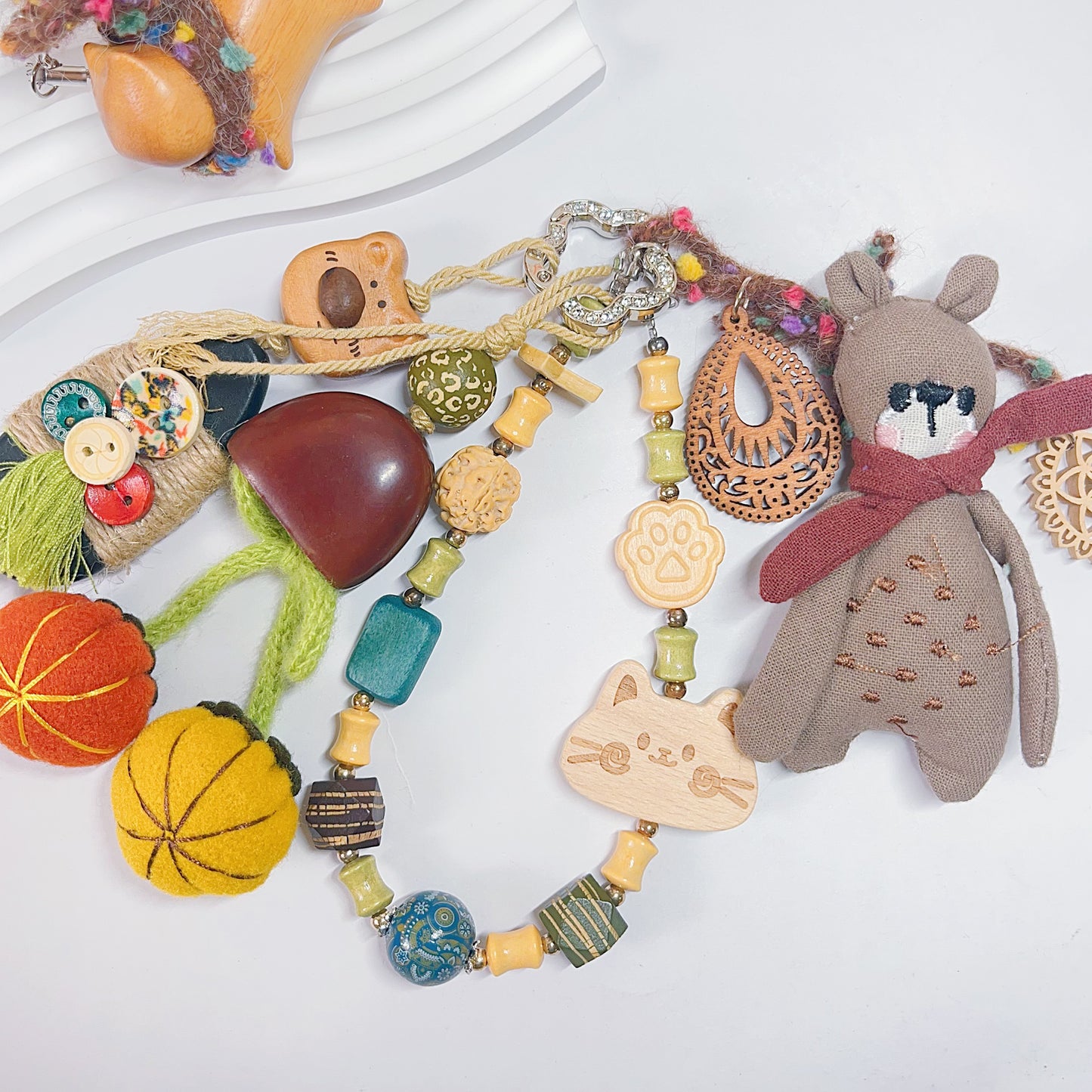 【BZ 689】木の魅力ー高品質木製ビーズ　菩提　木の実ビーズ　豊かなデザイン　落ち着いた色味