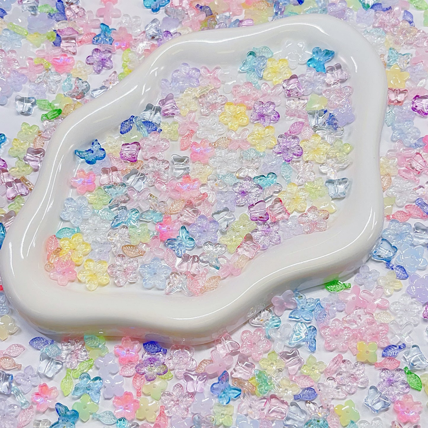 【BZ 922】ちびフラワーー高品質ガラスビーズ　小サイズ　パステルカラー　万能ビーズ　可愛い花ビーズMIX