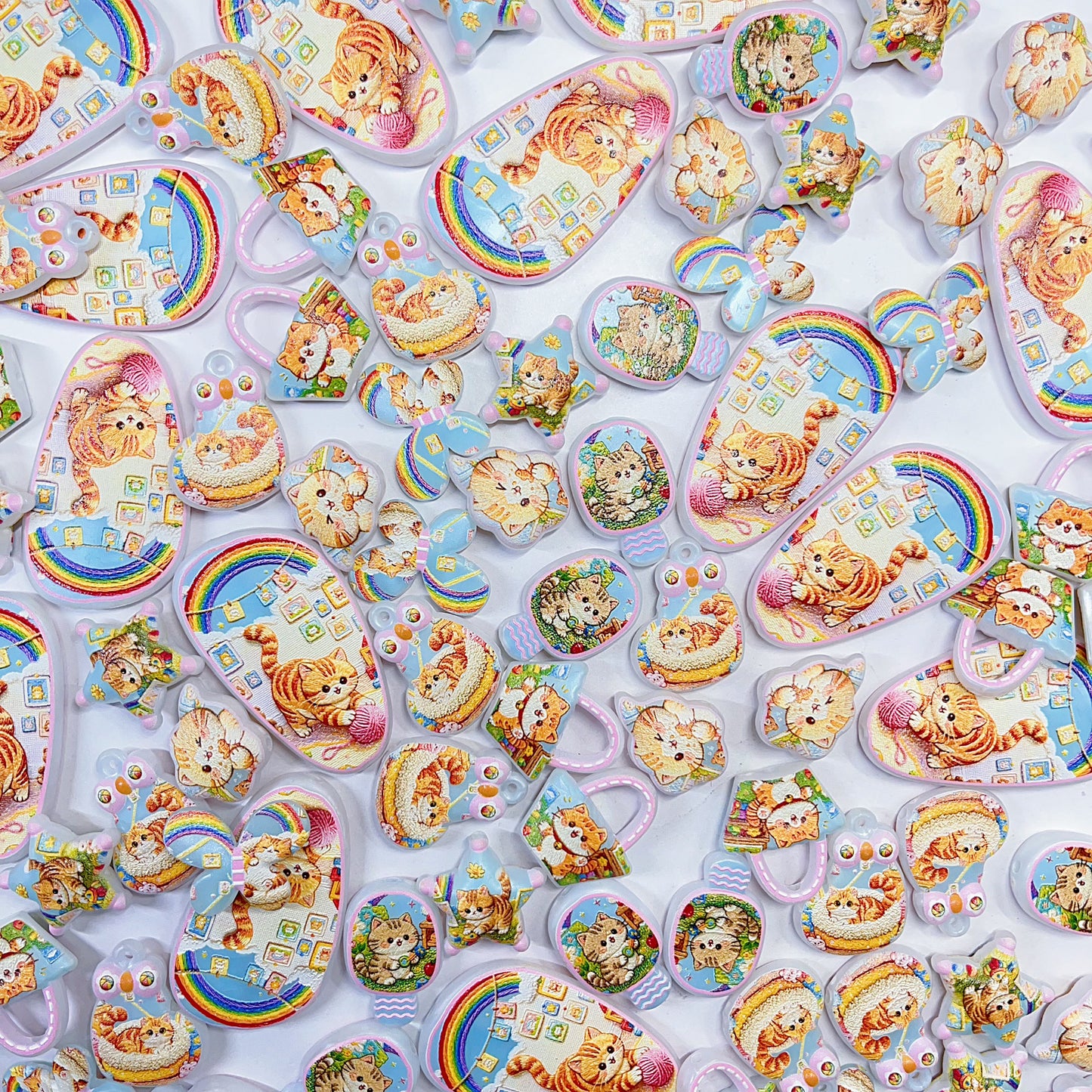 【特別奉仕品】遊びにゃんこー刺繍デザイン　レリーフ加工ビーズーNEW