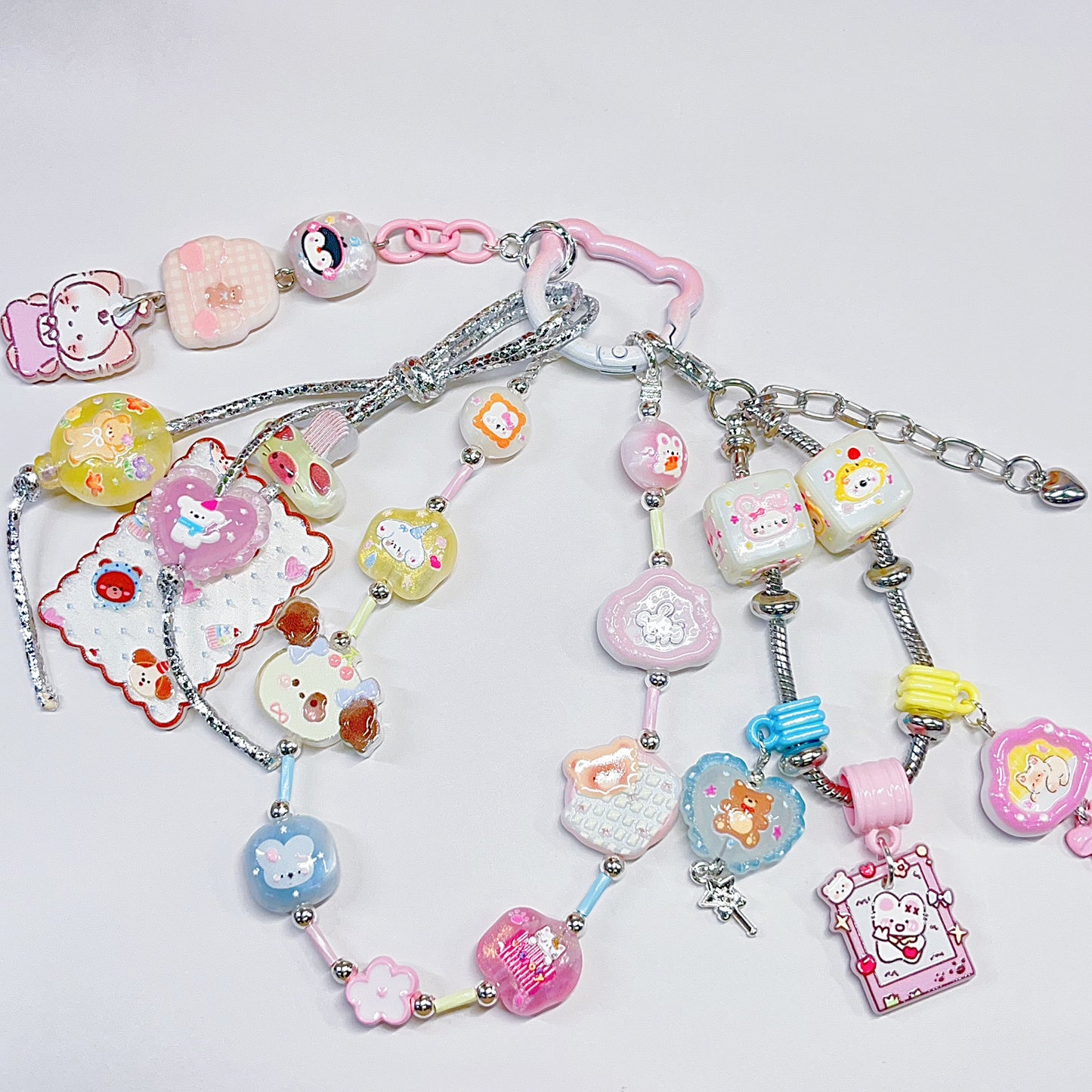 【BZ 1023】癒し動物ちゃんー高品質アクリルビーズ　レリーフ加工ビーズ（一部夜光）　小サイズMIX　合わせやすい　可愛いビーズもりもりーNEW