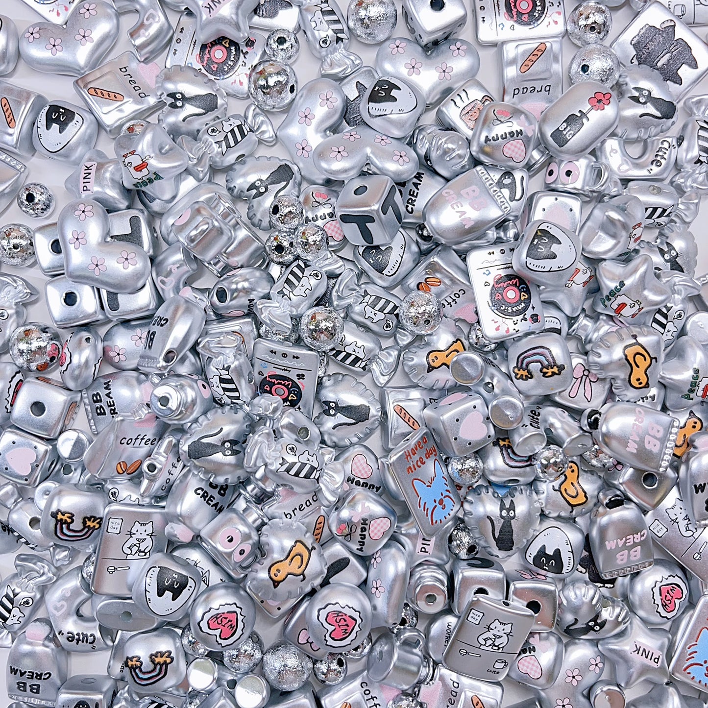 【BZ 1029】キュートシルバーー高品質アクリルビーズ　マットシルバー　豊かなデザイン－NEW