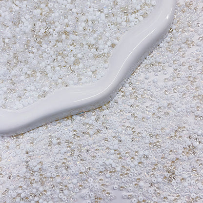【BZ 1037】ホワイトちびー高品質ガラスビーズ　ちびビーズ　 飾り用  万能ビーズ　3ｍｍ－NEW