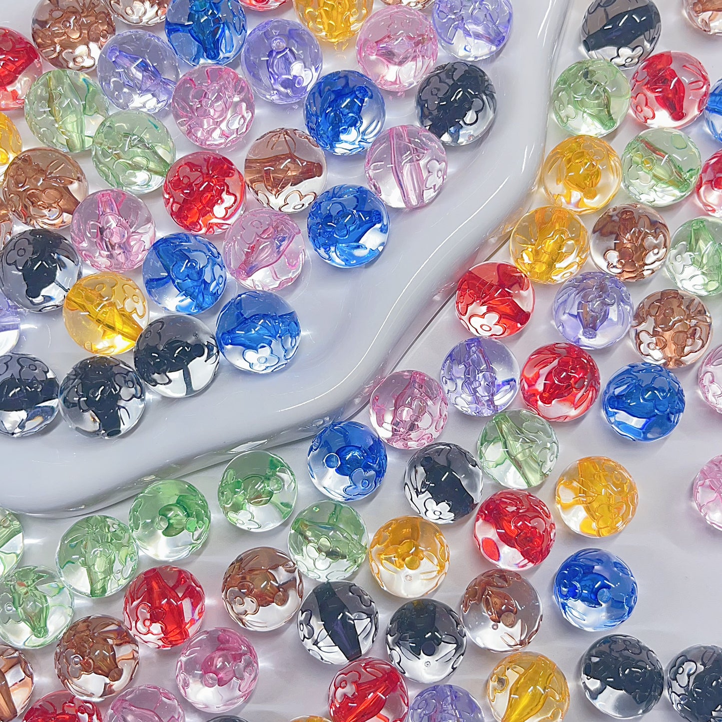 【BZ 1054】カラフルな梅の花ー高品質芯染めタイプちゅるんちゅるんアクリルビーズ　ビビットカラー　透明感　飾り用　18mmーNEW