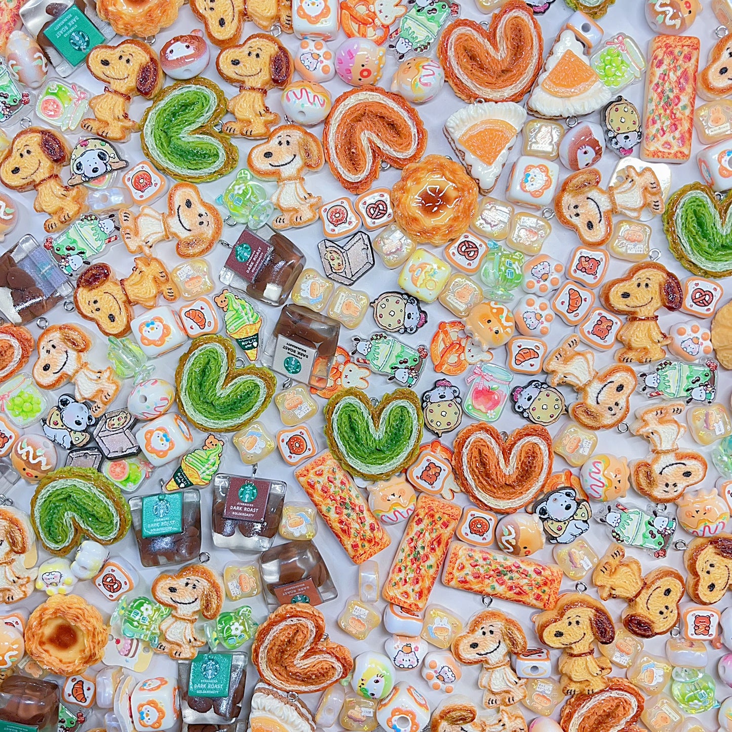 【BZ 1080】お菓子屋ー高品質レリーフ加工アクリルビーズ　ヒートン付パーツ　ミニプレート　豊かなデザインーNEW