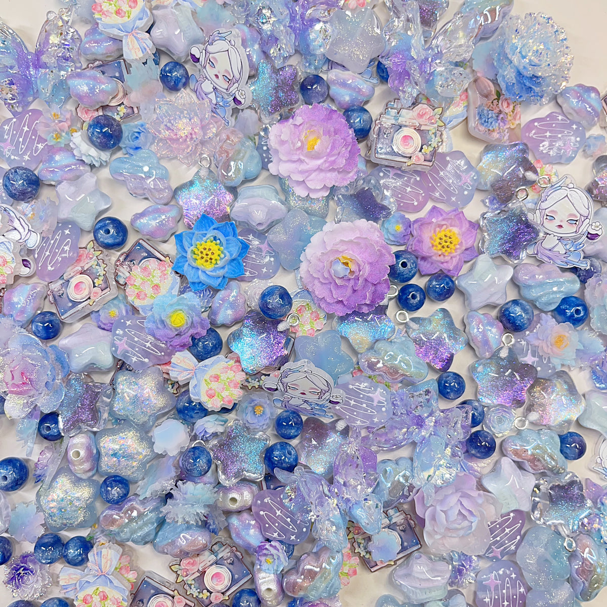 【BZ 1205】美しい紫陽花ー高品質樹脂ビーズ&分厚いアクリルビーズ&レリーフ加工ビーズ&レジン蝶々ビーズ&ヒートン付チャーム&ソフト夜光薔薇（一部穴あり）　綺麗　大人系ーNEW