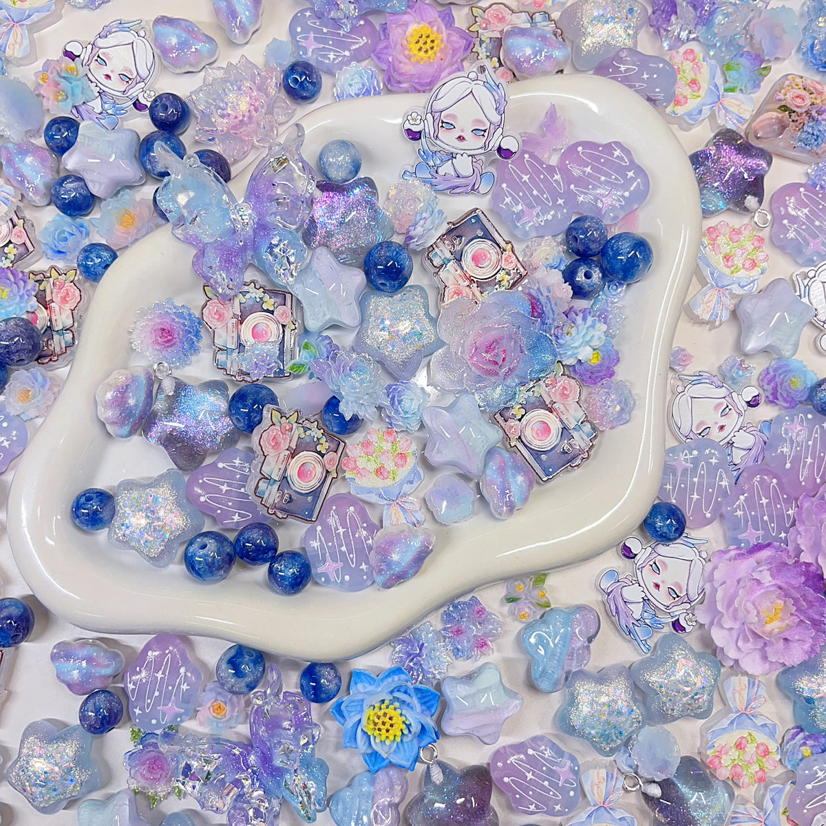 【BZ 1205】美しい紫陽花ー高品質樹脂ビーズ&分厚いアクリルビーズ&レリーフ加工ビーズ&レジン蝶々ビーズ&ヒートン付チャーム&ソフト夜光薔薇（一部穴あり）　綺麗　大人系ーNEW